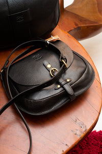 Il Bisonte Fall 2022 Collection Image. Featured: Il Bisonte Crossbody bag