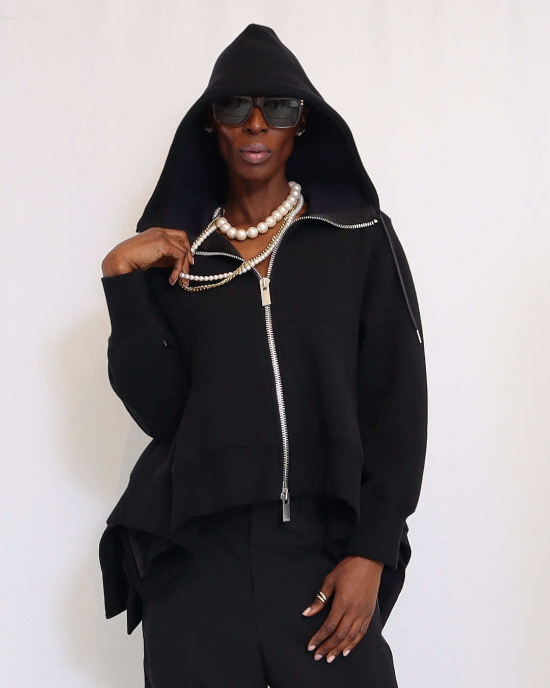 SACAI SS24 COLLECTION IMAGE FEATURING PEARL NECKLACES & SPONGE SWEAT HOODIE